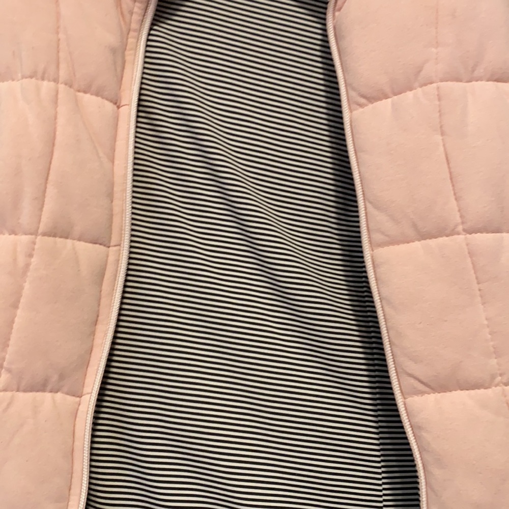 Vest. Size medium - Picture 2 of 2